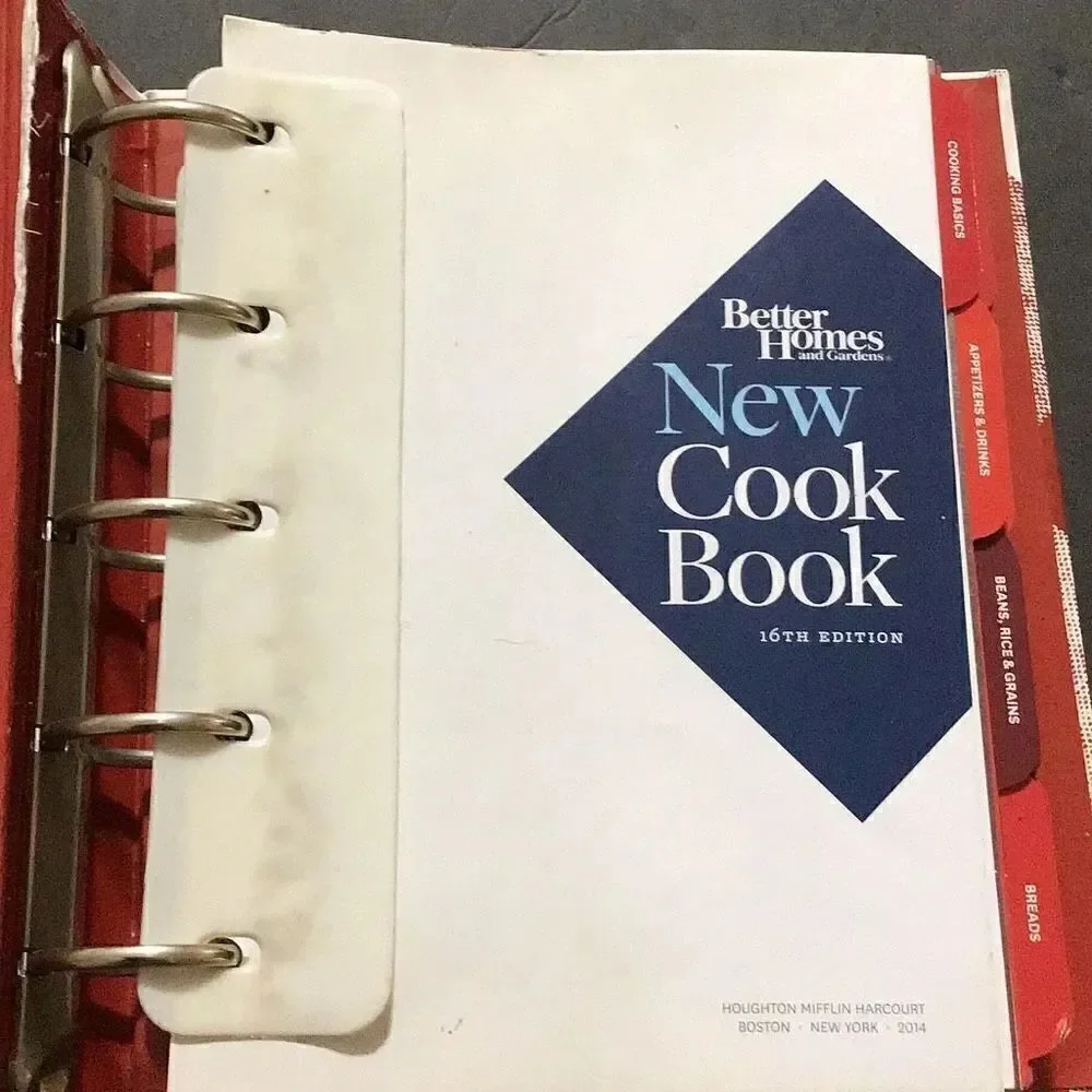 Cookbook vintage, Better Homes & Gardens Small damage to the spine shown ￼